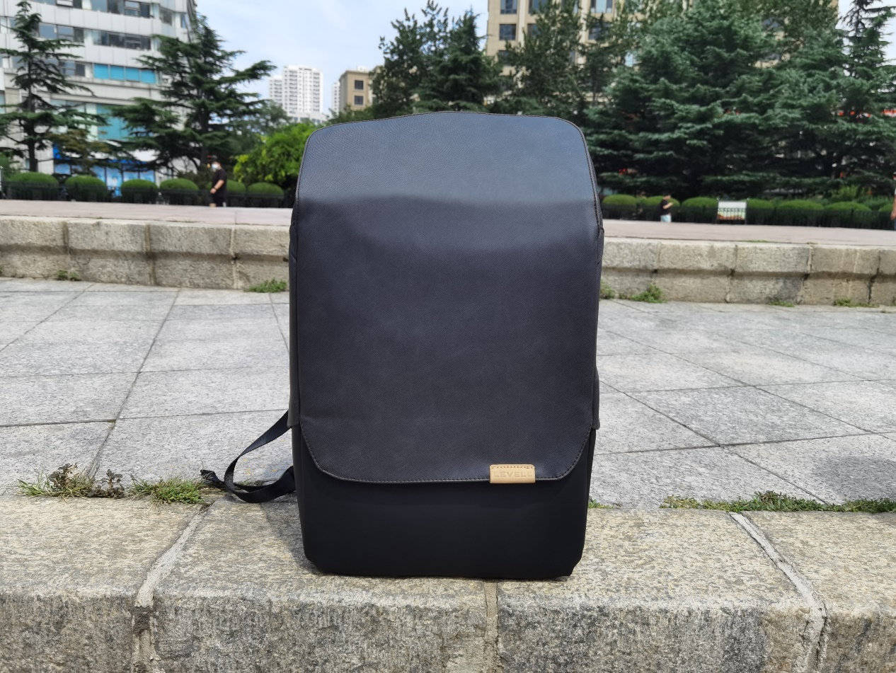 设计|简约立体的都市背包，办公通勤的零感体验！