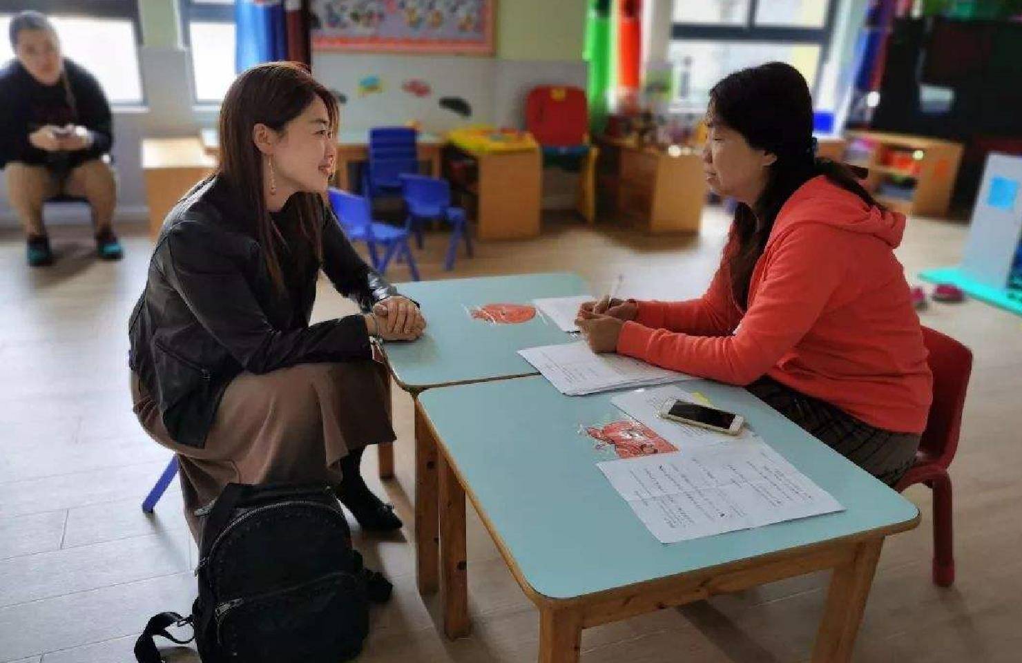 女士|开学没几天，女儿被幼儿园劝退，老师直言：管不了温室里的孩子