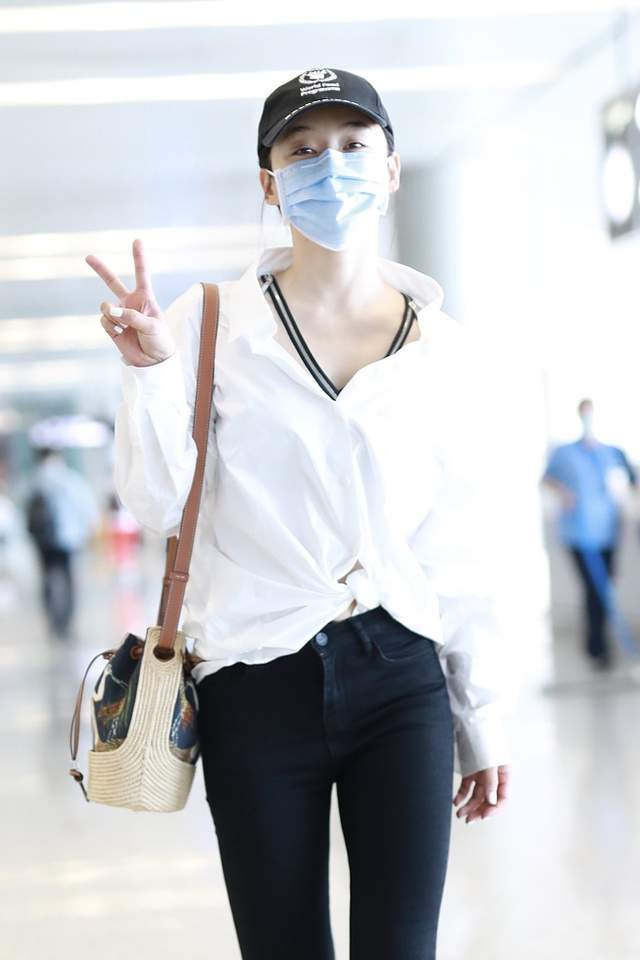黄美英|“少女时代”罕见合体！黄美英脸胖了点，穿白衬衫仍是颜值担当