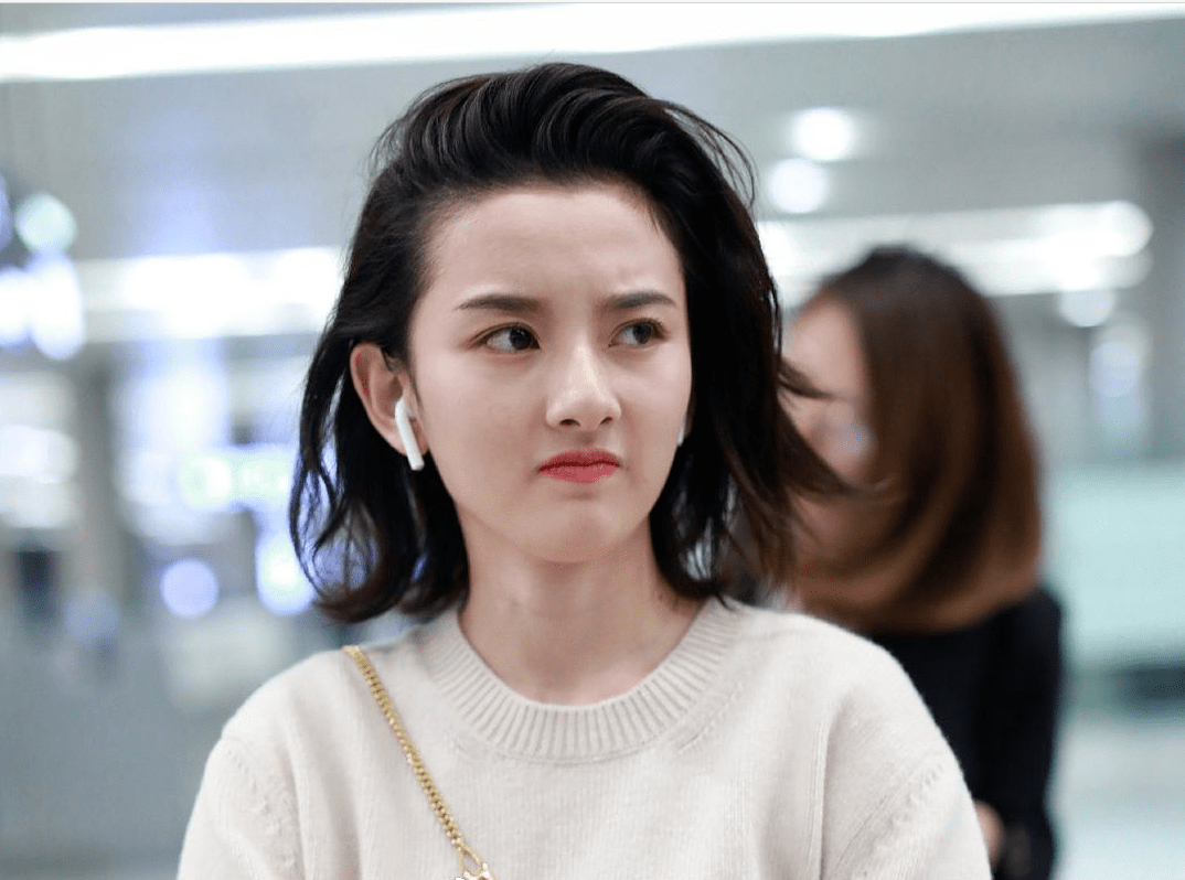 脸部|斑点皱纹、妆浓浮粉、含胸驼背，看完女星生图，再也不容貌焦虑了