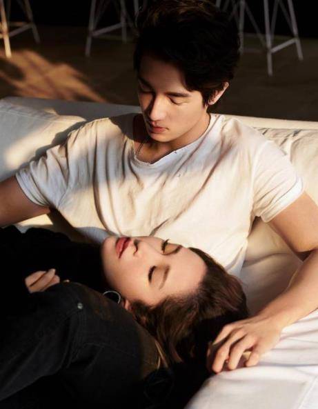 深情|萧亚轩黄皓合体拍摄MV 深情献上与男友荧幕初吻