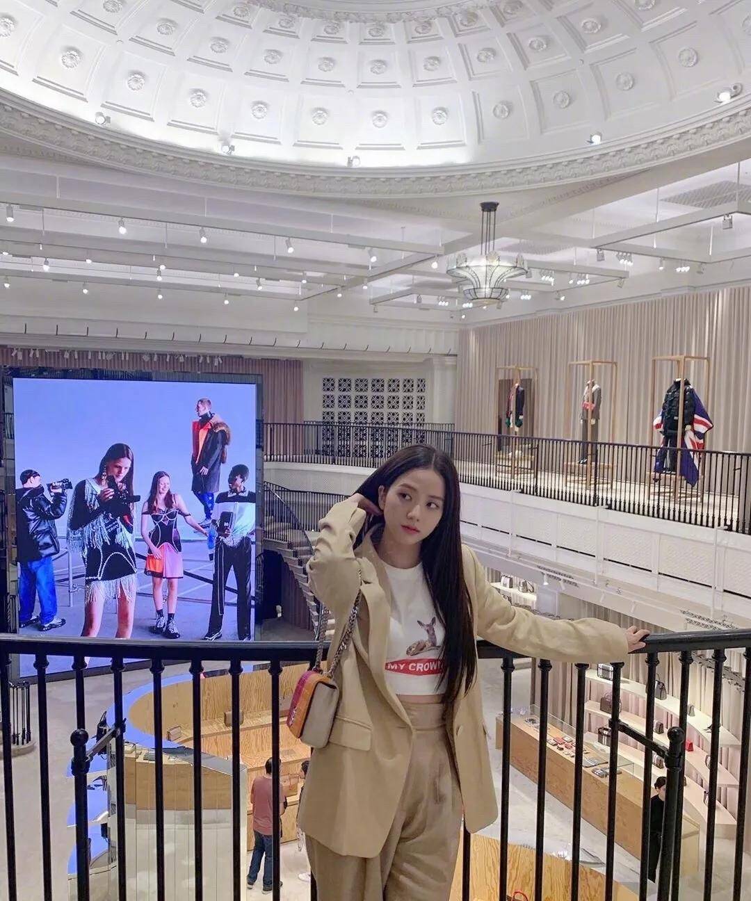 卫衣|今秋最流行的5件内搭+外套，时髦到犯规！