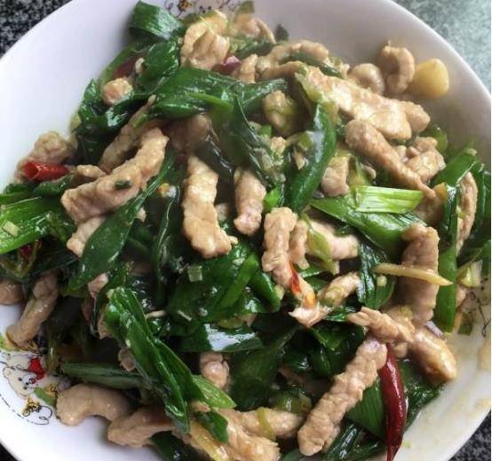 炒什么菜最好吃营养又好看 bb306296b0214f769f5090de33a02e2c.jpeg