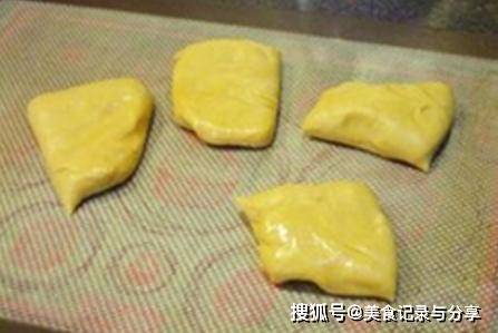 葱花|早餐别再买的吃了，教你做南瓜葱油饼，做法简单，一款早餐饼出炉