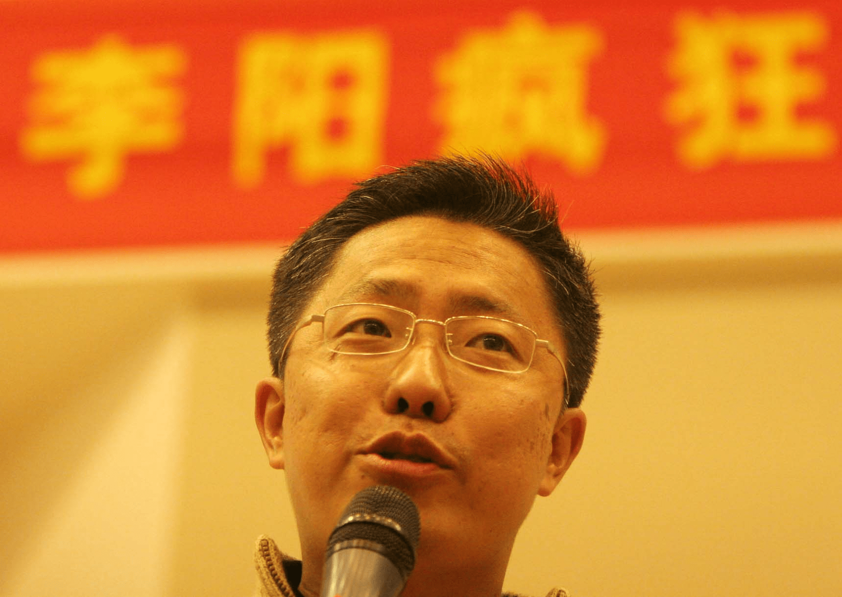 李阳家暴女儿：教英语可以疯狂，但对待孩子希望你温柔