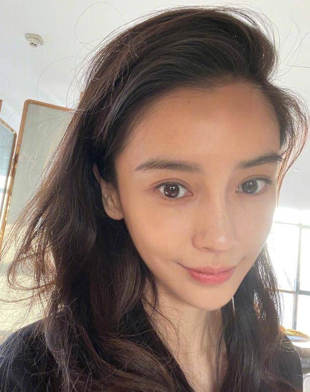 颜色|baby近照超惊艳！素颜五官精致额头稍黑，身材完美