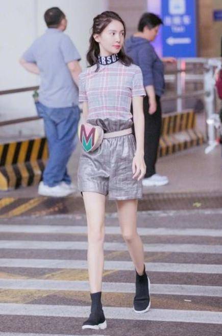 身材|金晨也太瘦了吧？超170的身高还不到90斤，穿热裤都显得空荡荡