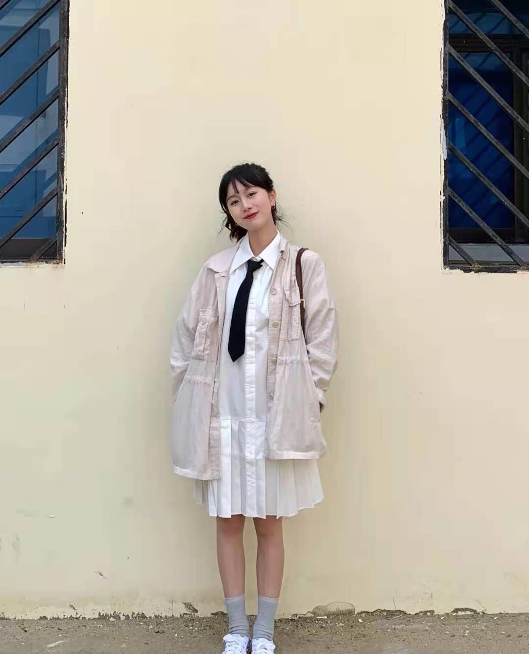 女生|今夏别买百褶裙了，这“3条裙子”更值得入手，时髦吸睛又显瘦