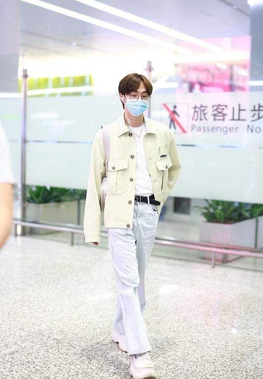 合体|伊能静母子首合体捞金，他出道26天迎首个高奢代言，淡妆太像邓伦