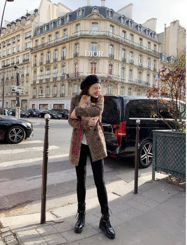 亮点|葛天的时尚品味真不错，穿格纹西装干练知性，搭牛仔裤帅气利落