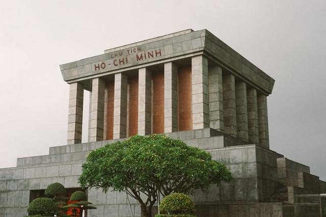 胡志明墓，在越南有苏联风格般的建筑