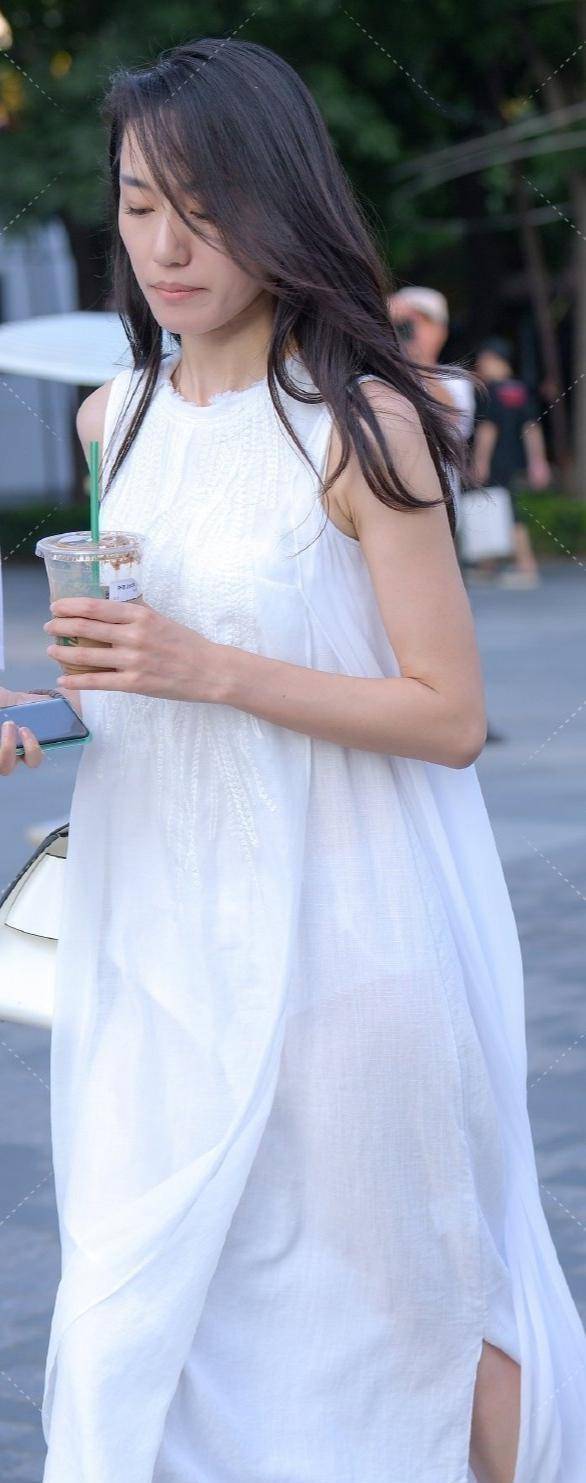廓形|明艳动人的连衣裙穿搭更是让人心动，无惧寒冷露出脚背，精致十足