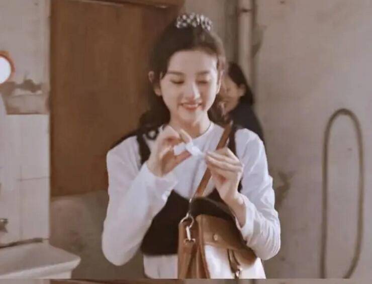 年代|八九十年代的宋祖儿有多时髦？乔四美“内衣外穿”演绎时尚轮回！