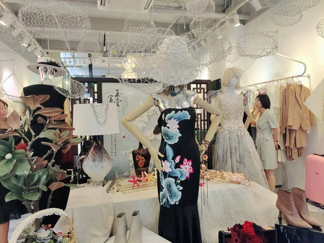 股东|尊享时装盛宴,共赴时尚秘境——打造专属你的气场