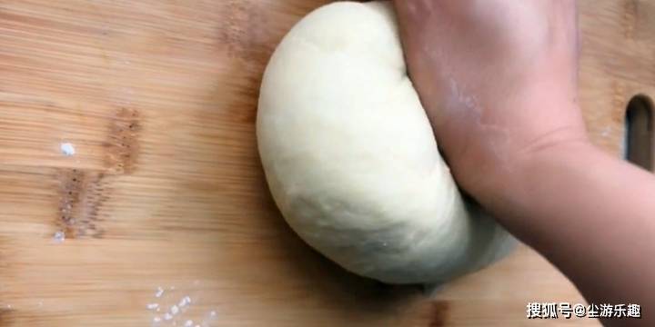 做法|电饭锅做早餐面包的配方,比蒸馒头还香甜,学会可以做给家人吃