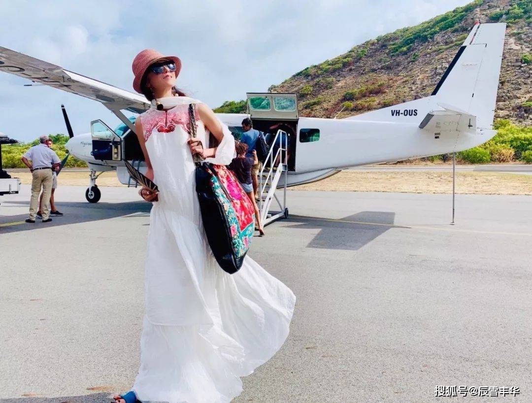 杨丽萍|学杨丽萍穿“民族风”服饰，全白造型干净、清爽却不单调，好漂亮
