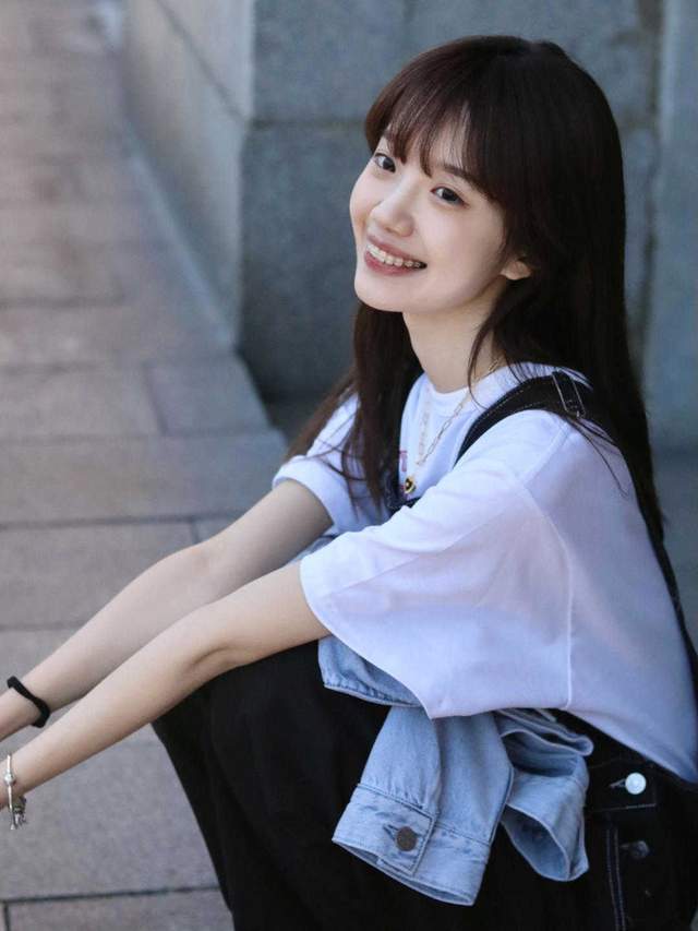 显得|背带裤是“年轻”的代表？原来30+也能穿出青春感，减龄又洋气