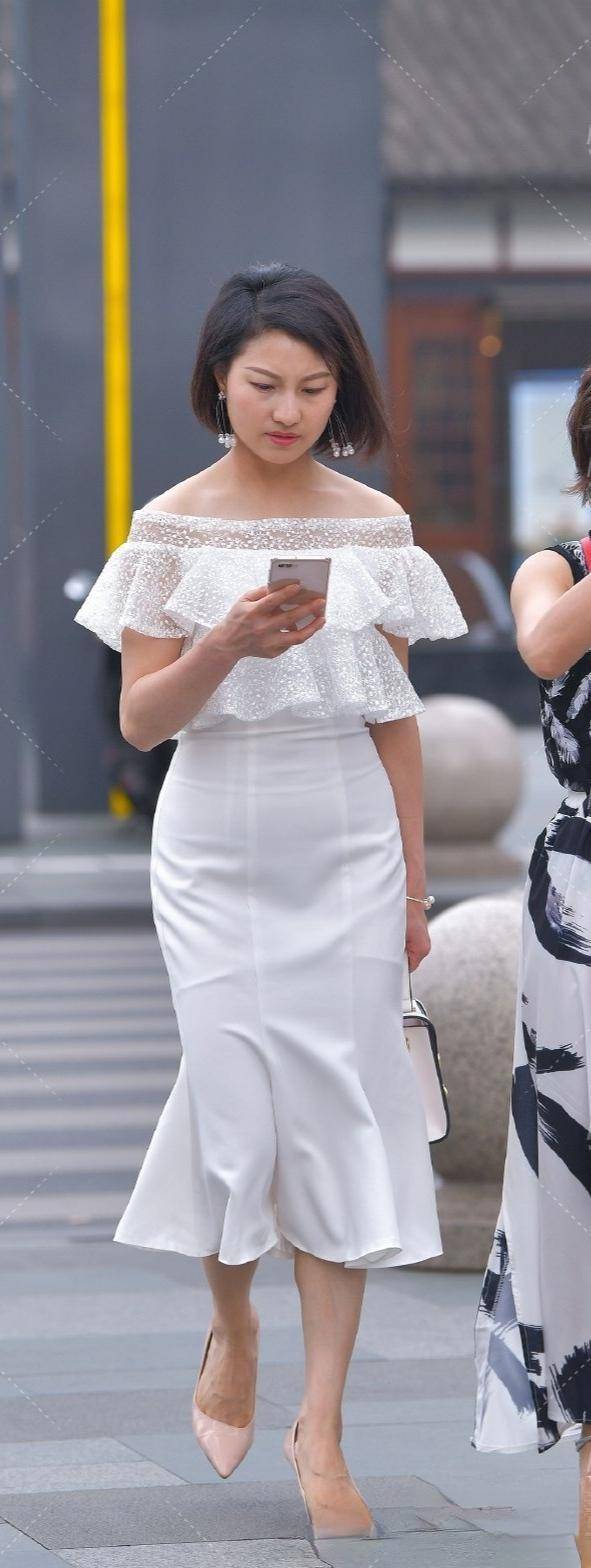 魅力|穿着打底裤显示文艺简约,让您拥有年轻的自信