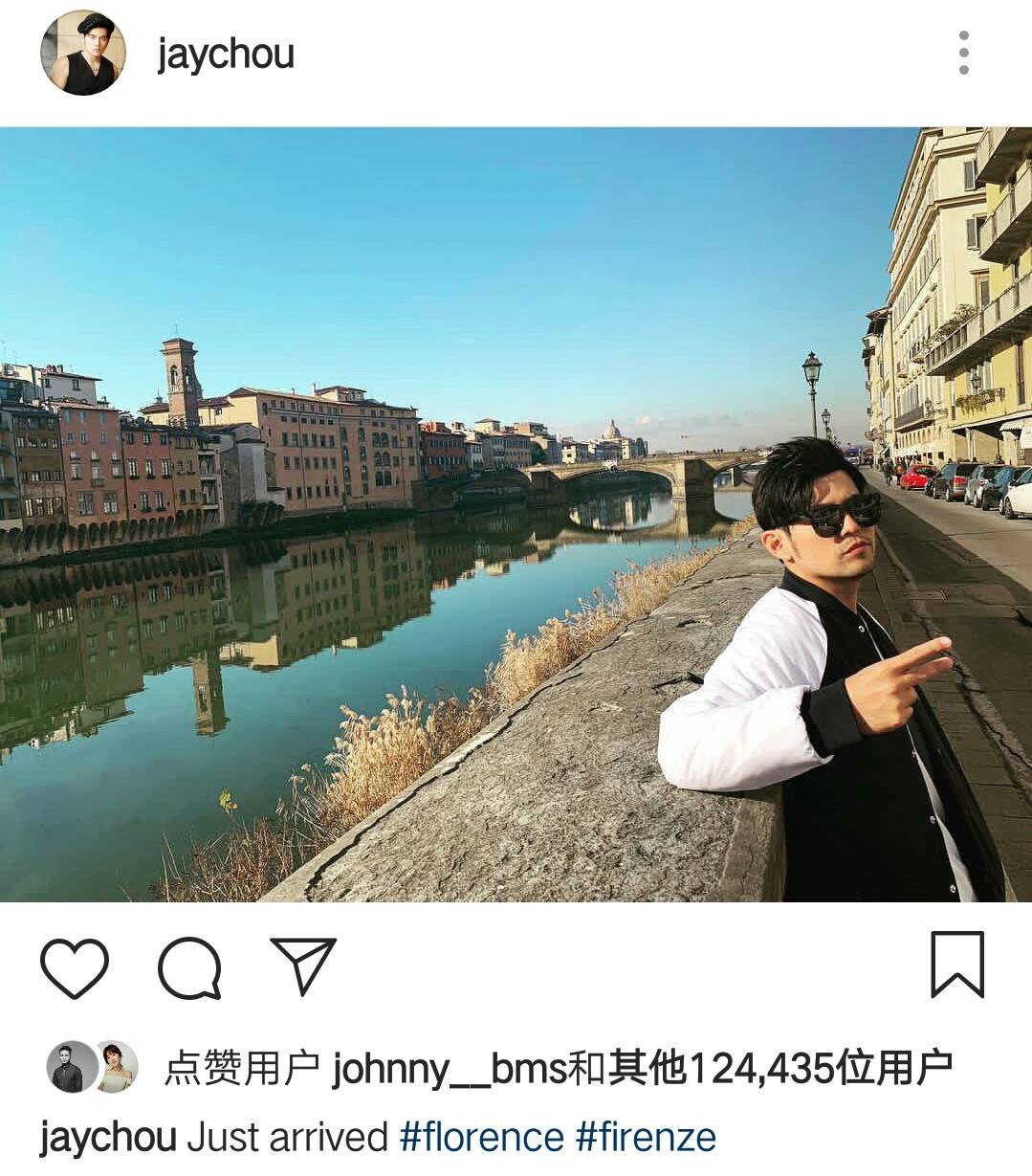 名畫|周杰倫打卡巴黎名勝，和女兒拍照復刻名畫超會玩，小周周亭亭玉立