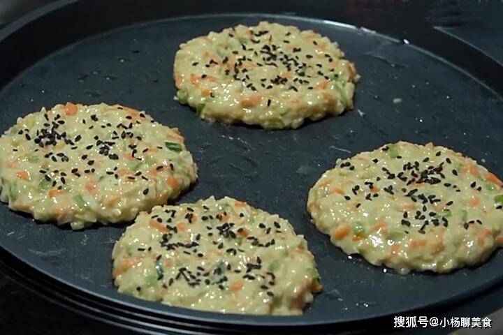 做法|入秋后, 宁可不吃大鱼大肉也要吃此菜,烙成小饼,鲜嫩又营
