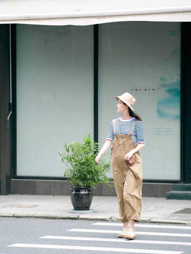 显得|背带裤是“年轻”的代表?原来30+也能穿出青春感,减龄又洋气
