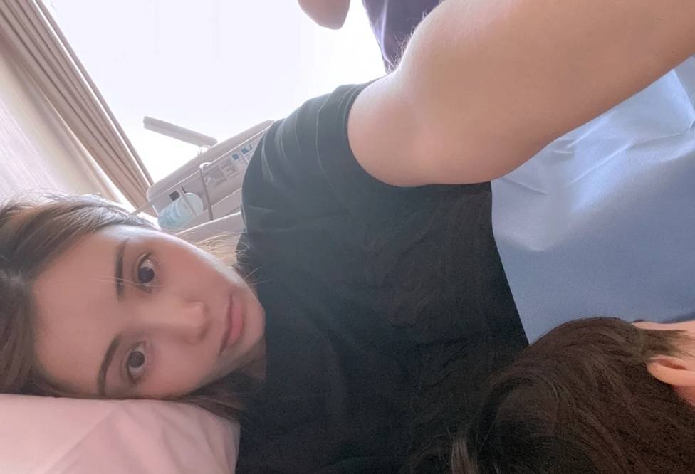 检查|要早产？麦迪娜因胎动弱入院检查，躺在病床上显焦虑