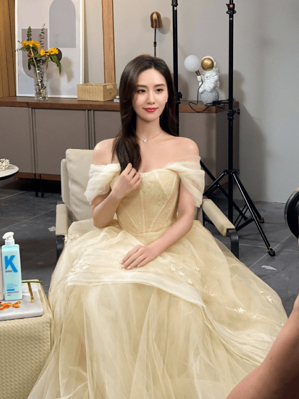 经典|刘诗诗中秋晚会路透图曝光!罕见穿古装现身,被赞“一眼万年”