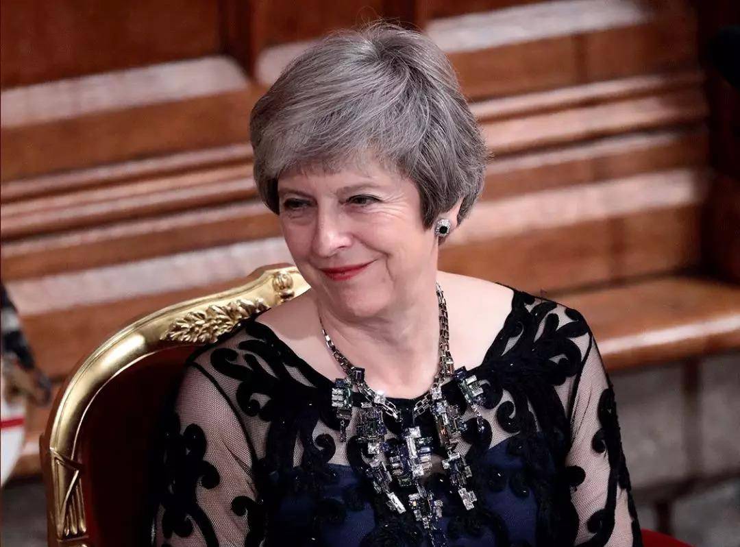 Bennett|穿着豹纹当首相，就算60岁也要画最美的妆，穿最美的衣服