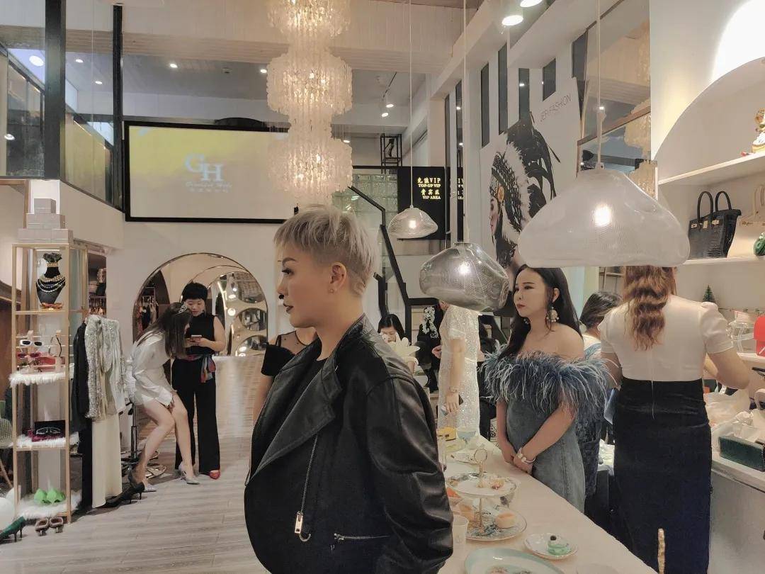 股东|尊享时装盛宴,共赴时尚秘境——打造专属你的气场