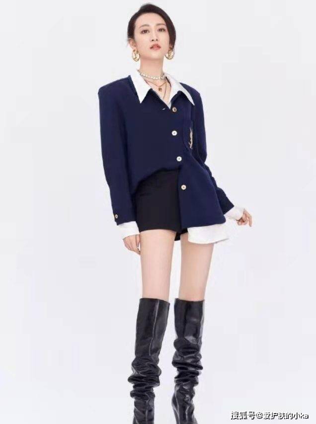 王鸥|王鸥有多瘦看脚就知道，西装配短裤洋气高级，靴子穿成“堆堆袜”