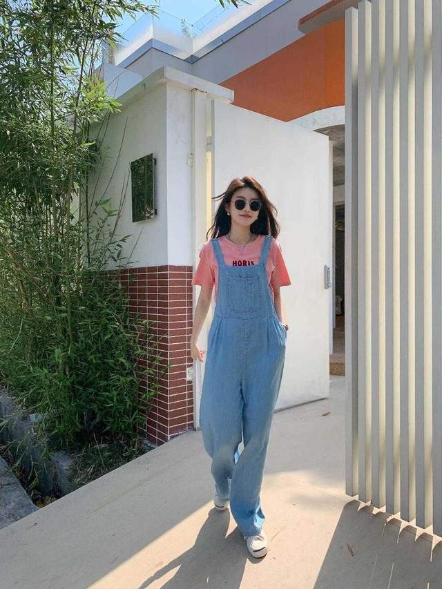 显得|背带裤是“年轻”的代表?原来30+也能穿出青春感,减龄又洋气