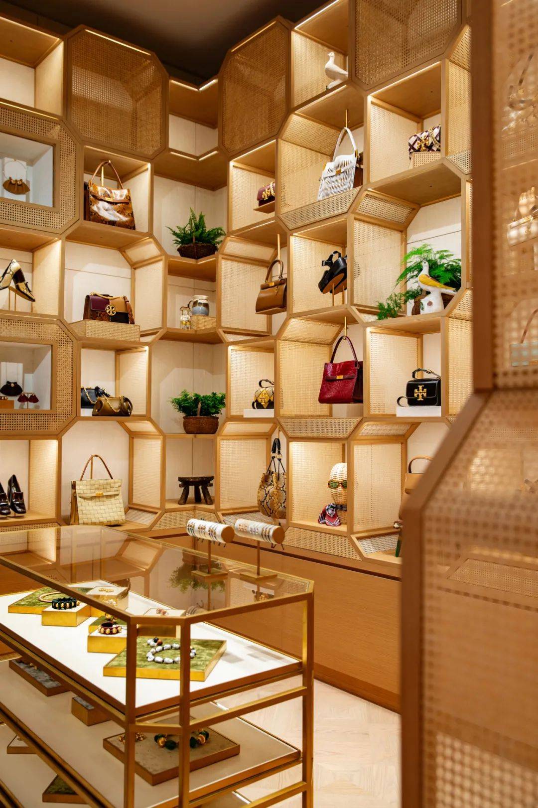 tory burch 纽约新开店,陈列设计诠释了家和生活方式_元素