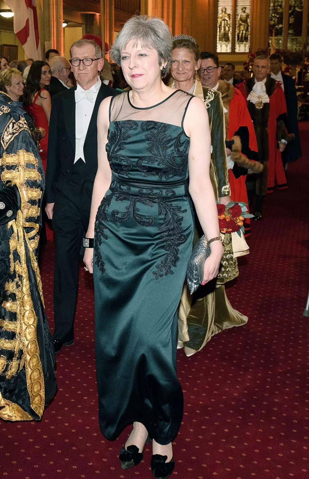 Bennett|穿着豹纹当首相，就算60岁也要画最美的妆，穿最美的衣服