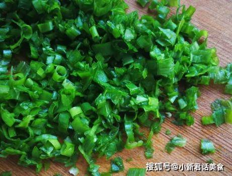 面团|原来葱油饼做法如此简单,掌握3个诀窍,外脆内暄软,层层酥香