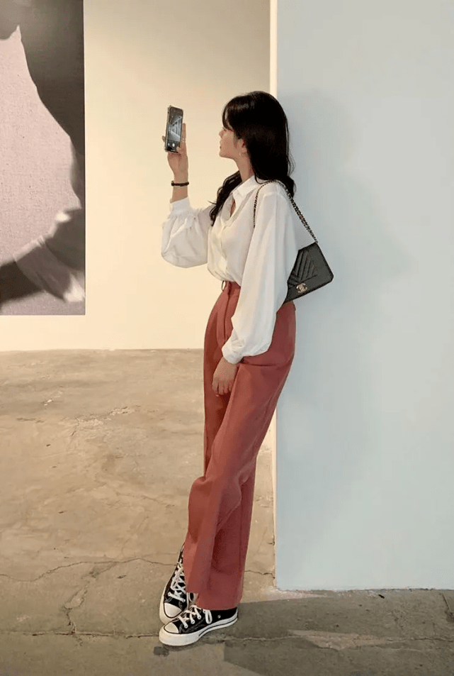 视觉|衣不在多，会穿才是王道！今秋超火上衣配高腰裤穿搭，显瘦显高级