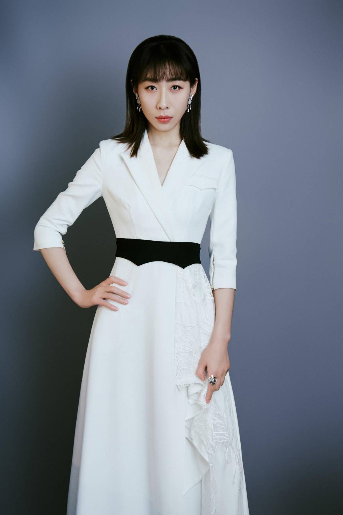 魅力|任素汐的衣品救了她,优雅而简约的风格挺抢眼,舒适穿搭让人心动