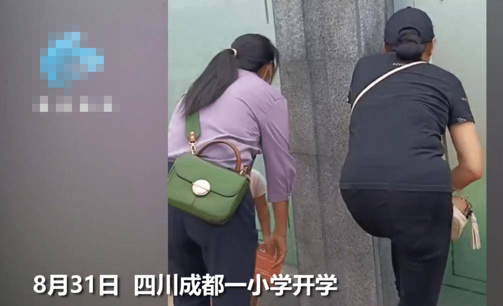 家长|爸爸接3岁女儿放学，父女俩抱着哭成泪人，妈妈：第一次离开身边