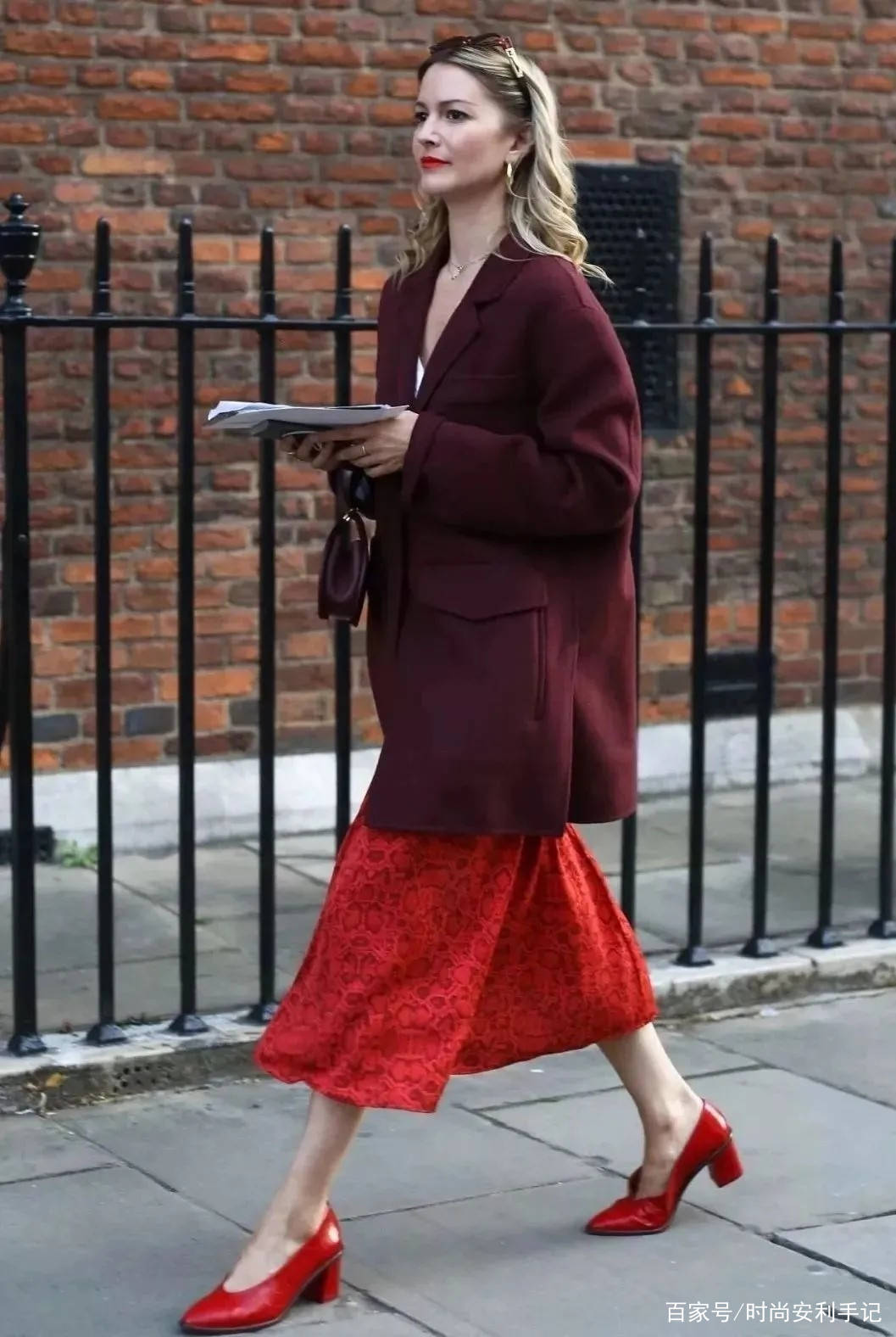 整体|今夏，穿裙子尽量别搭这2双鞋，自以为很时髦，其实显矮还掉档次