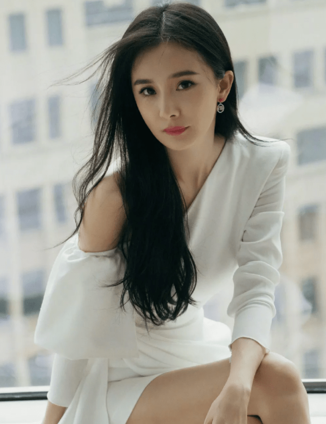 黑色|辣妈杨幂，身材一绝，少女感十足