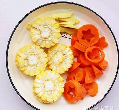 天气|#花10分钟,做一道菜!#玉米海带筒骨汤