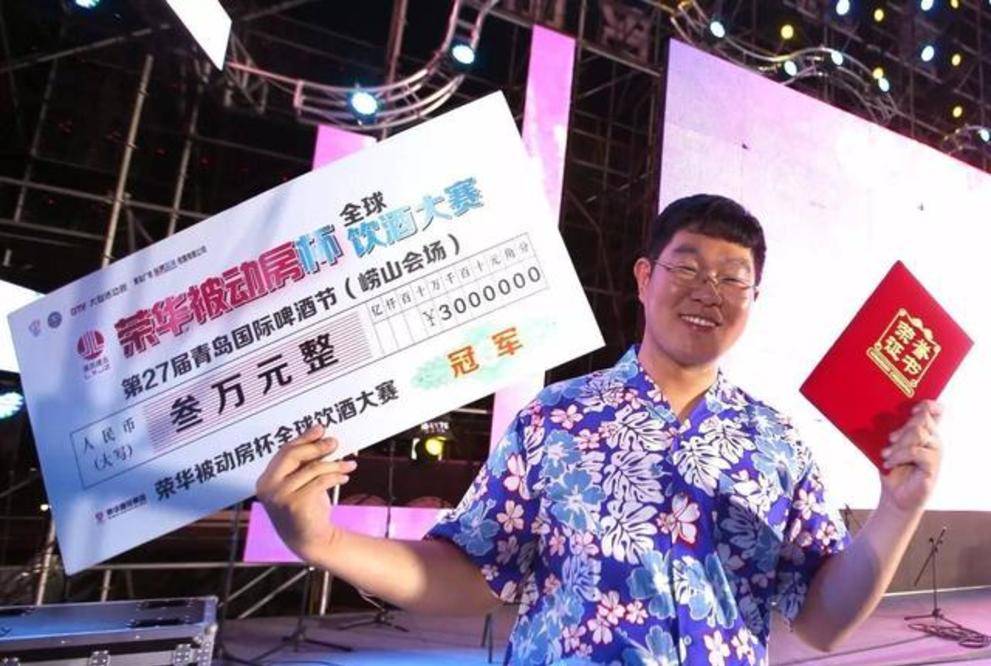 因为|青岛小伙任光超:靠喝酒赢得5辆车、15万奖金,还娶到记者做老婆?