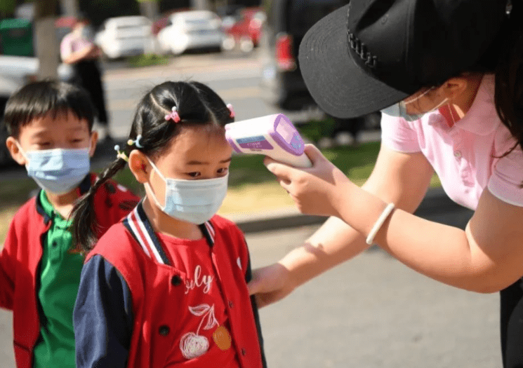 学期|幼儿园开学，看到新学期“缴费单”后，家长不敢有生三胎想法