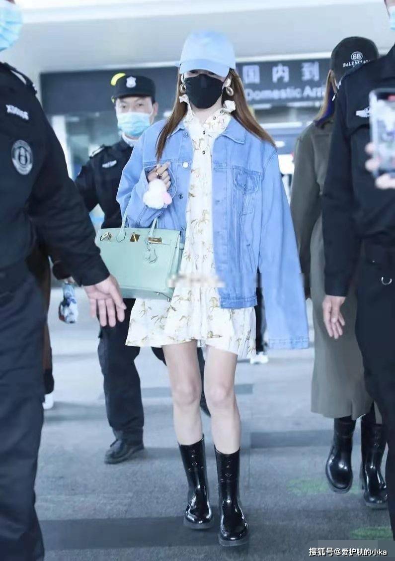 身材|张雨绮恋爱后风格都变了，穿半身裙配牛仔外套，整个人甜美又温柔