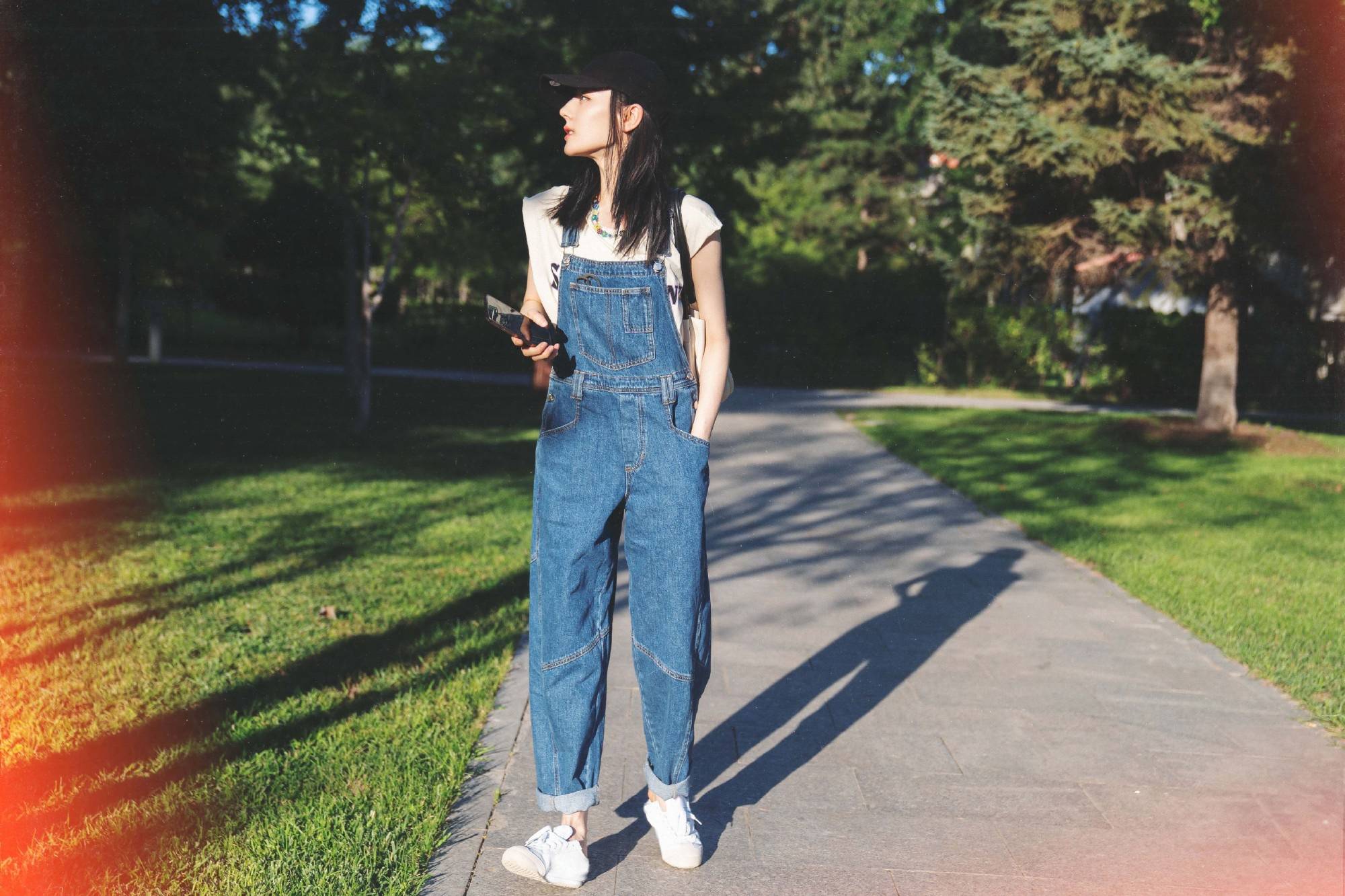 夏天|迪丽热巴最新私服分享，抓住夏天的尾巴，阳光下的明媚笑容～