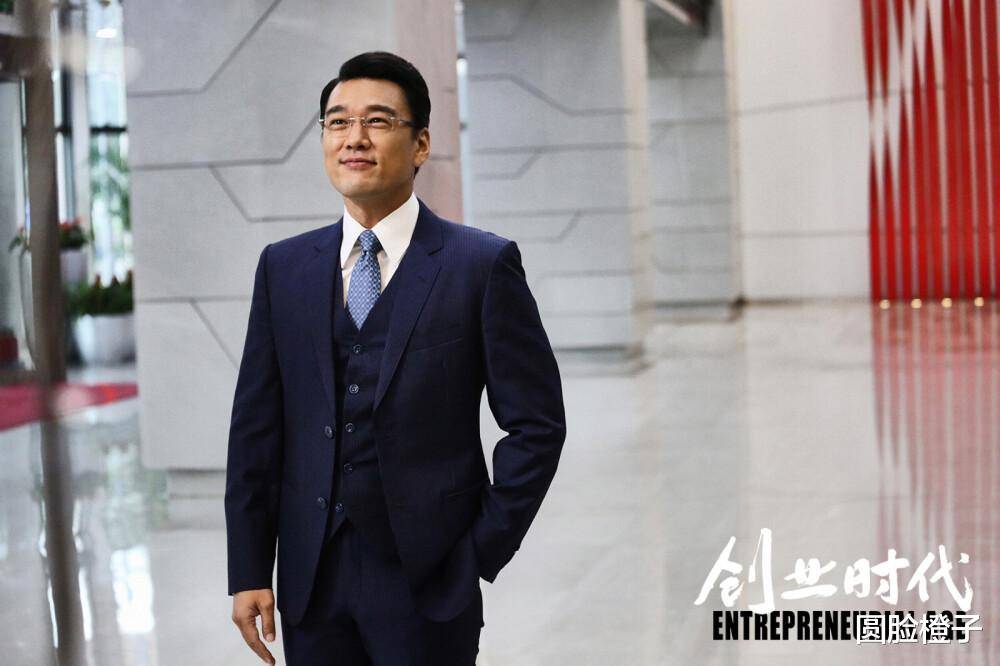 单眼皮|别再吹浓眉大眼了！这5位男演员告诉你，眼睛小一样可以帅气逼人