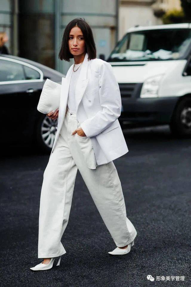 能力|面试VS职场怎么穿:色彩你都搞混,怎么升职加薪?