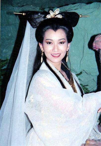 许仙|5个版本的白娘子，赵雅芝的最经典，杨紫的最可爱，而她却被吐槽