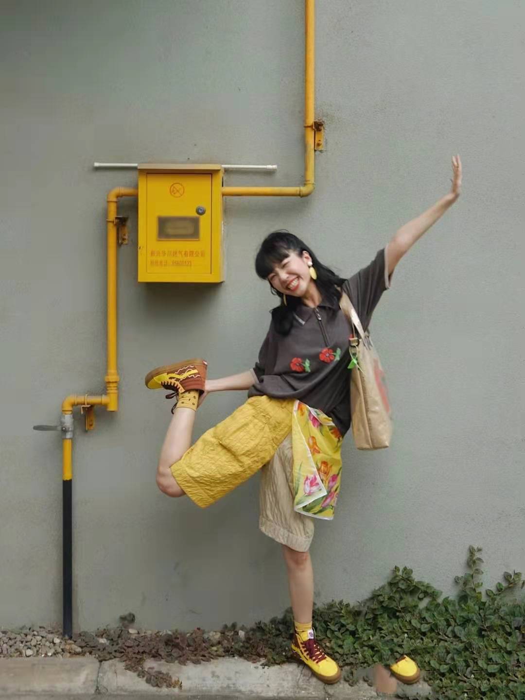 氛围|小个子女生，学会这5组“色彩搭配”，时髦又显高，赚足回头率