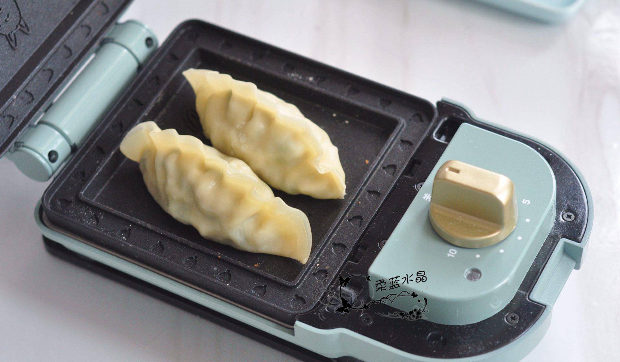 面包|把饺子放进面包里，几分钟就能吃上早餐，可以偷懒多睡几分钟了