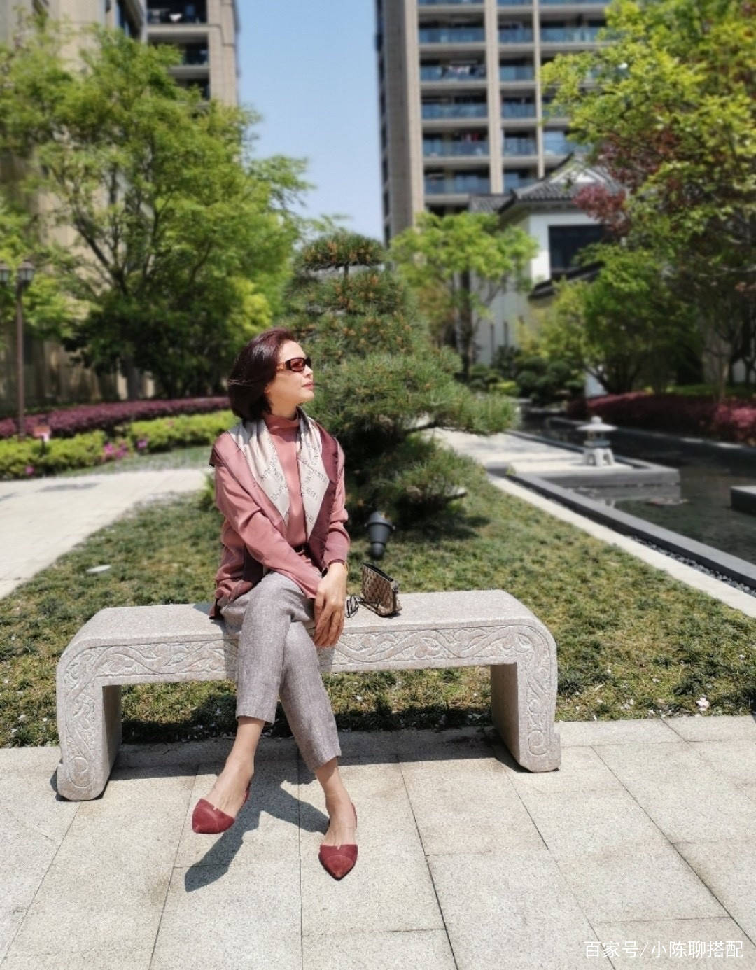 下装|懂穿的女人不显老！百用不厌的“焦点穿搭”，学会才更优雅气质